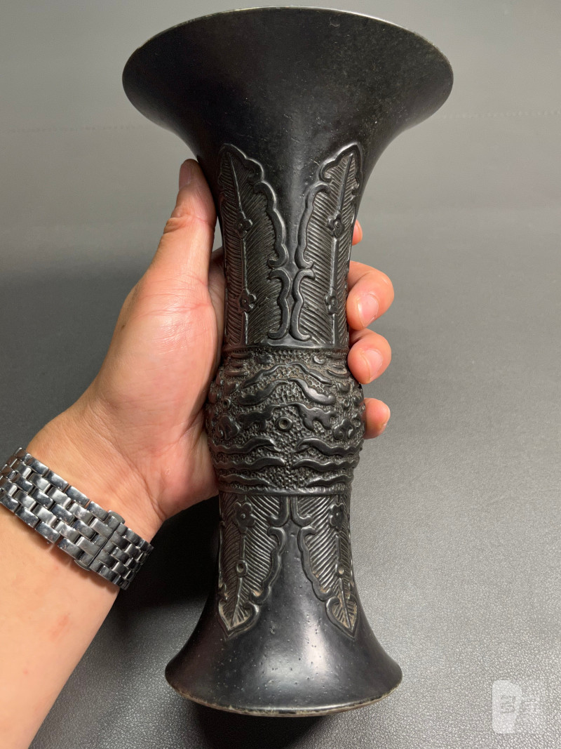 清乾隆  仿古铜釉兽面纹花觚 - 图6